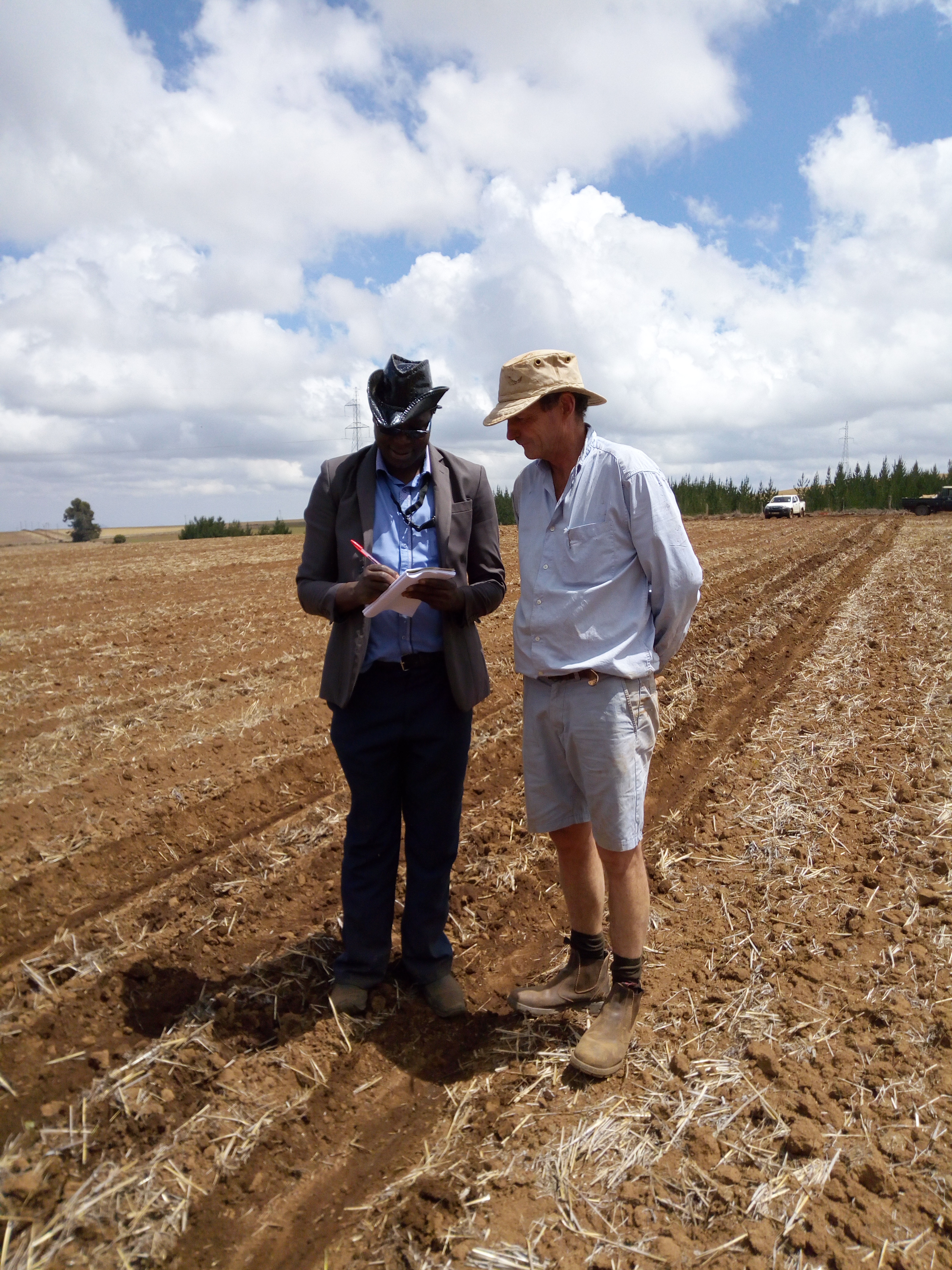 Jared Oluoch Oundo with farmer